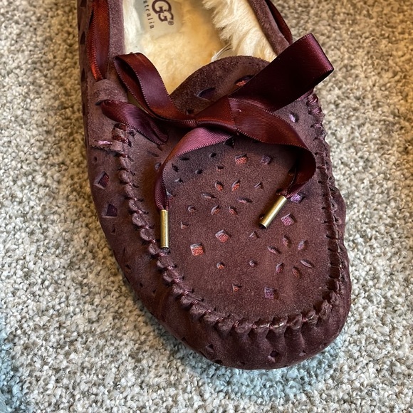 Ugg Dakota Flora Slippers - Picture 6 of 7